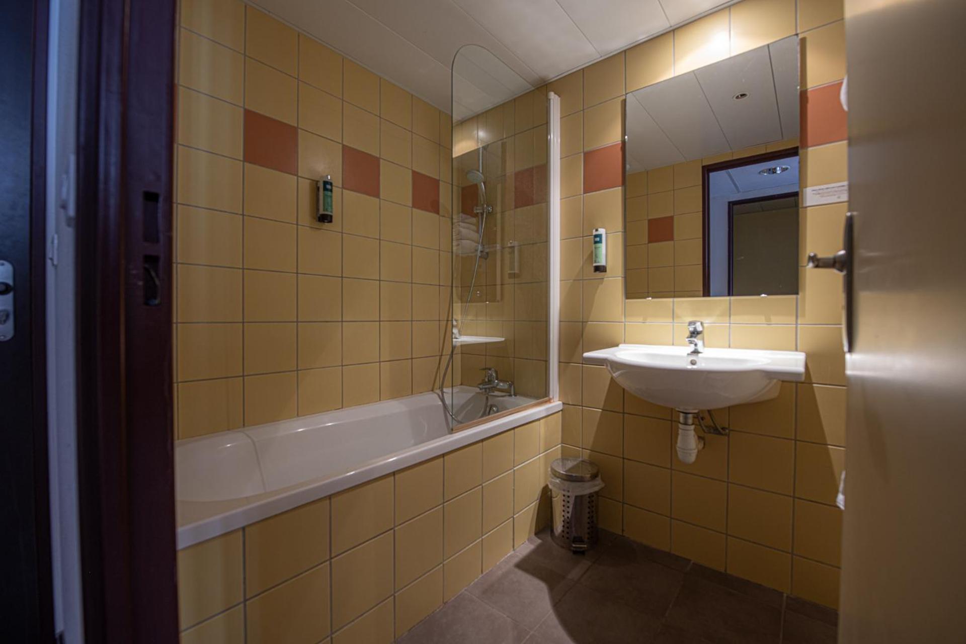 Logis Hotel Le Commerce Navarrenx Eksteriør billede